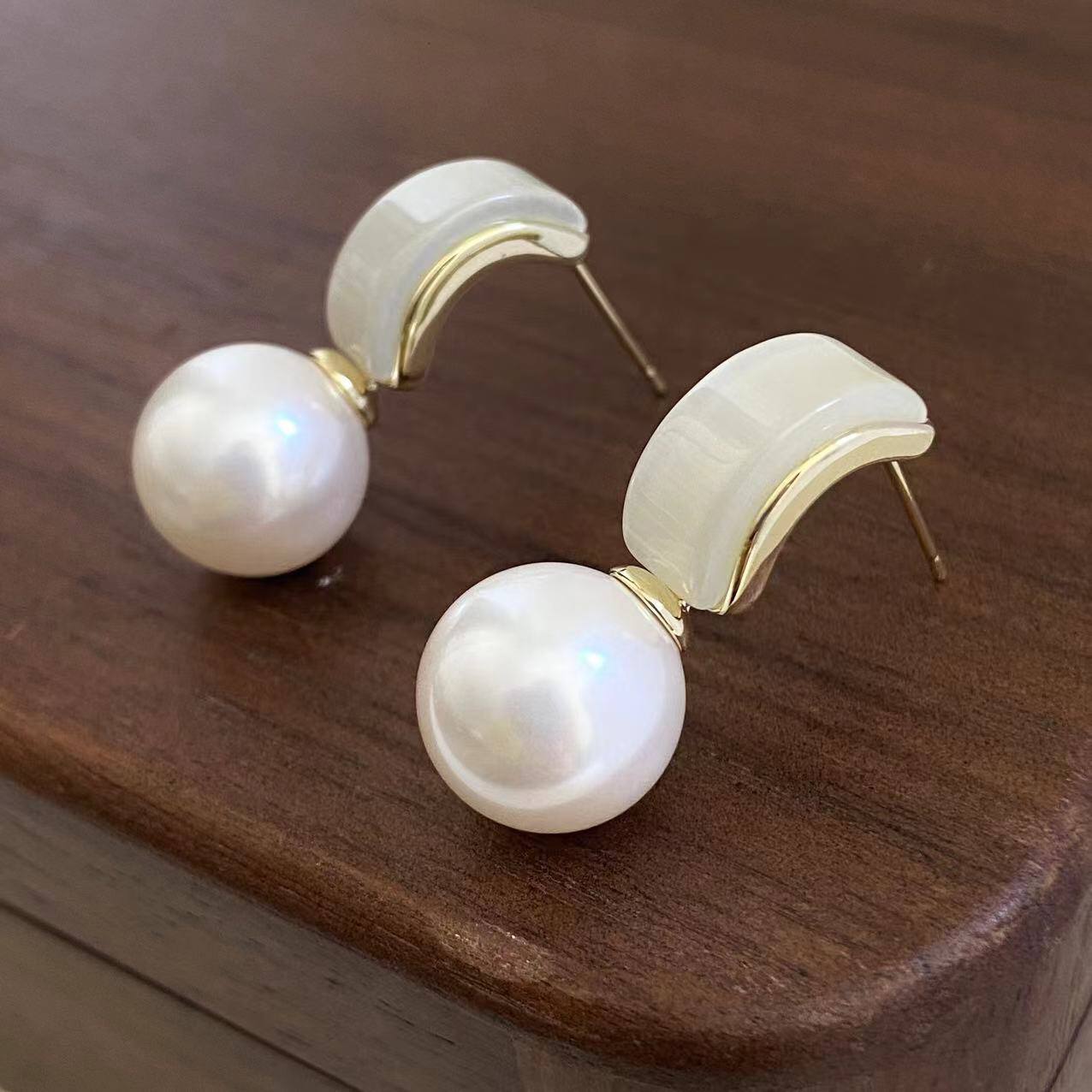 French simple retro pearl earrings