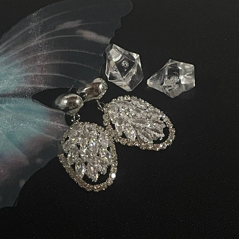 Fashionable Ultra-Sparkling Leaf Zircon Earrings