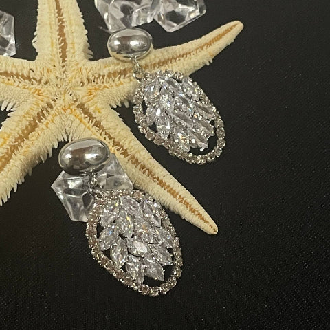 Fashionable Ultra-Sparkling Leaf Zircon Earrings