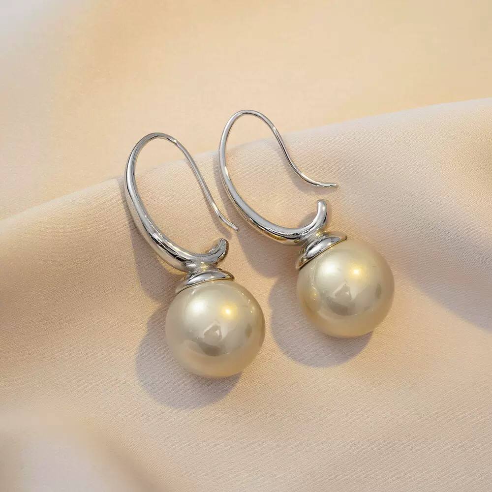 Royal Charm Pearl Stud Earrings