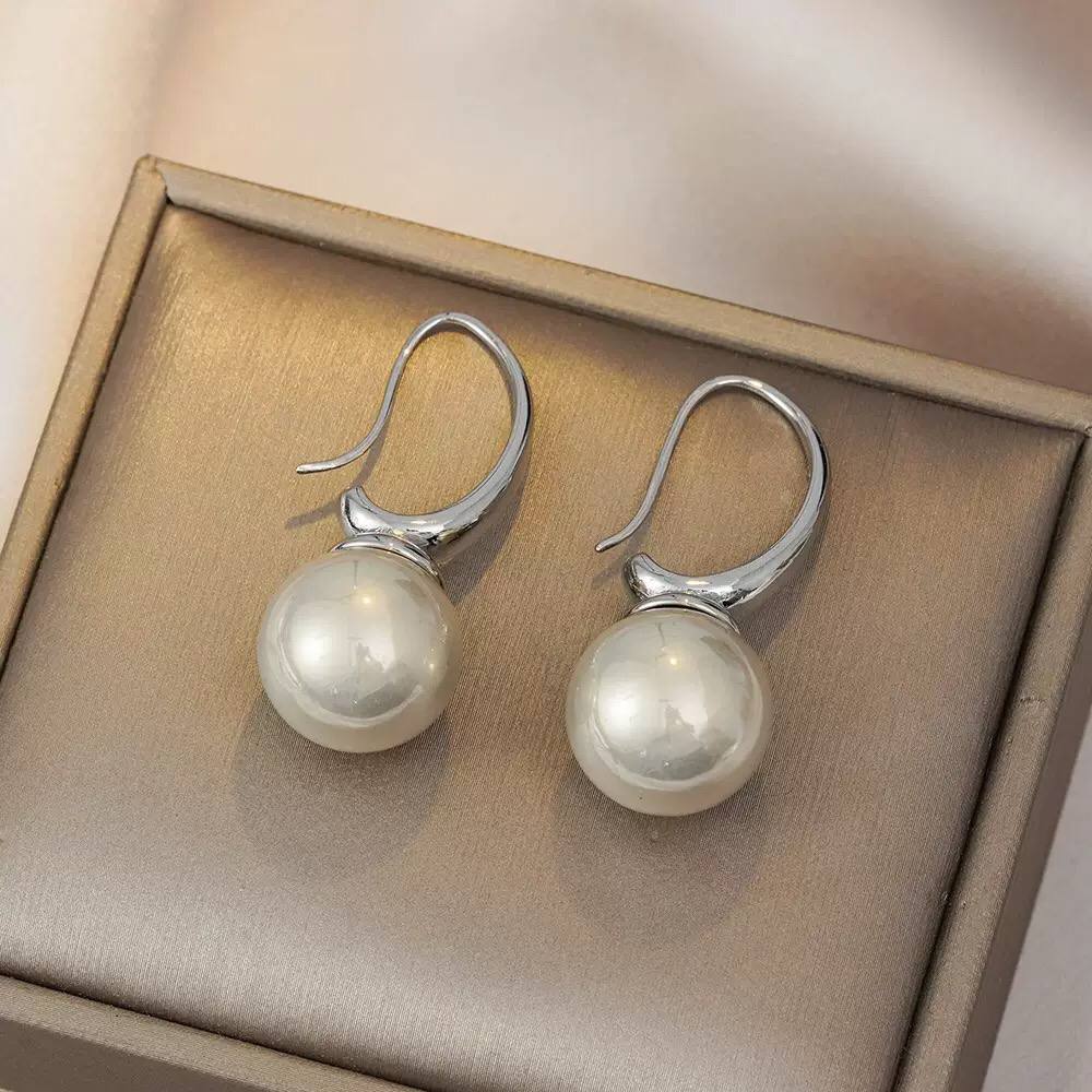 Royal Charm Pearl Stud Earrings