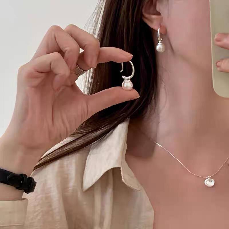 Royal Charm Pearl Stud Earrings