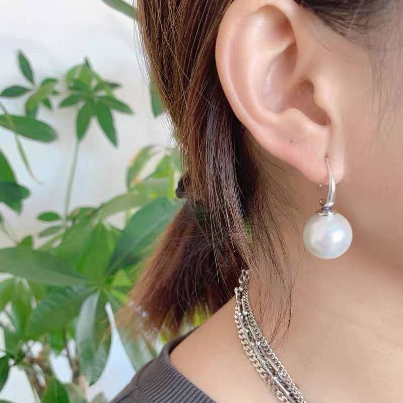 Royal Charm Pearl Stud Earrings